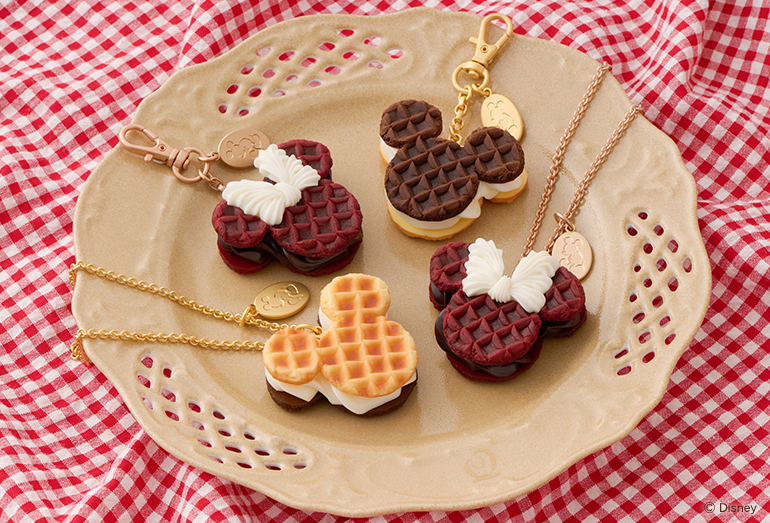 MICKEY&MINNIE_waffle1.jpg